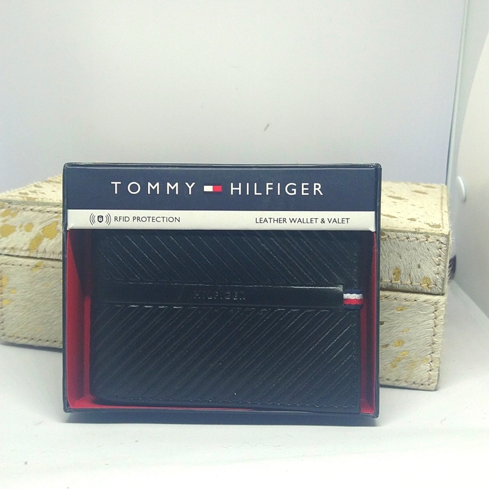 Tommy Hilfiger leather wallet